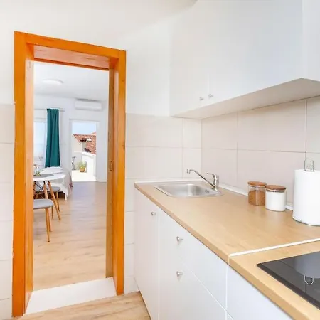 Mlini Dubrovnik- Room With Private Kitchen شقة